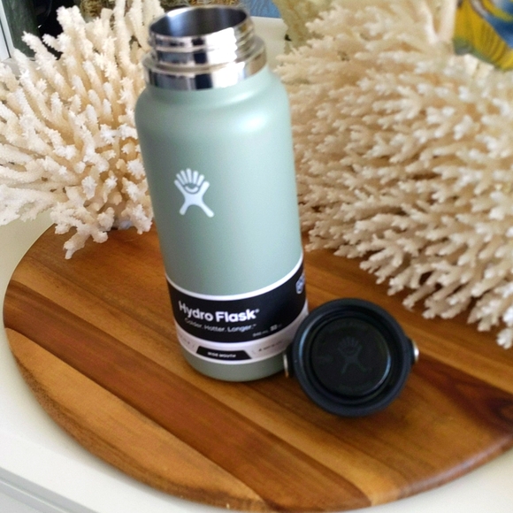 Hydro flask NWT 🔥🔥🔥32 oz wide mouth. Reg cap. Brand new. NEVER USED. - Picture 9 of 11